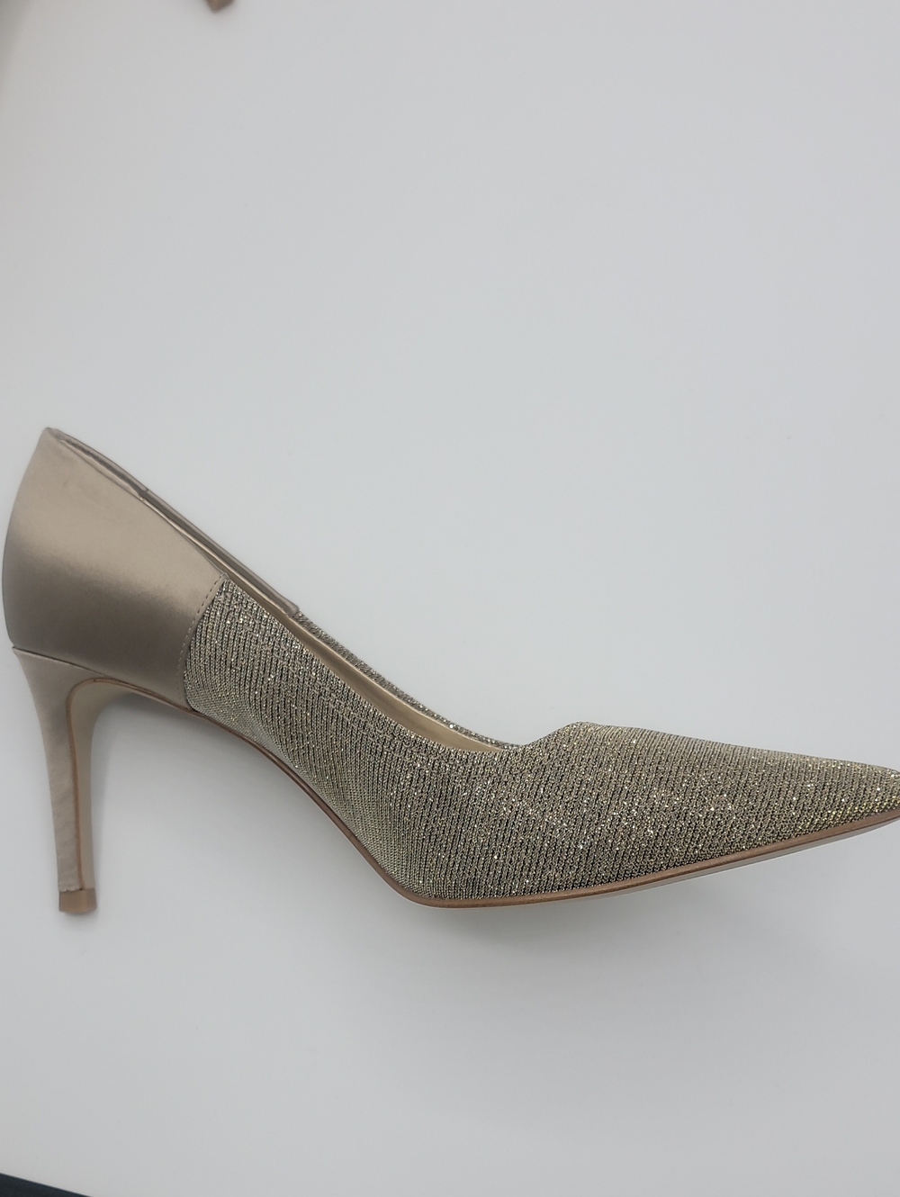 Tahari NIB Metallic Gold Pointed-Toe Glitter Pump